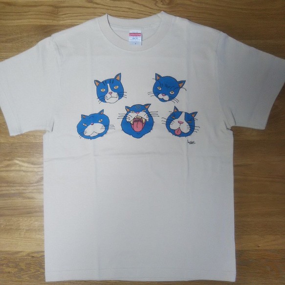 【ご予約受付中】「青猫５（ファイブ）」Tシャツ【 サイズ×カラーを選べるオーダーメイド Tシャツ】 1枚目の画像