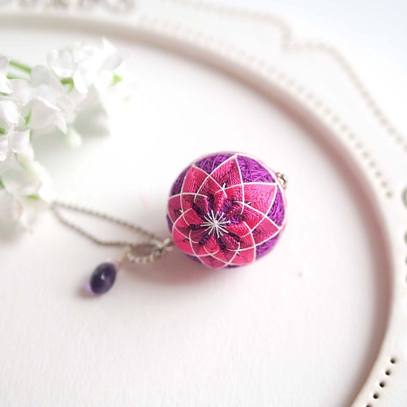 葡萄色の菊かがり手まりのネックレス 5枚目の画像