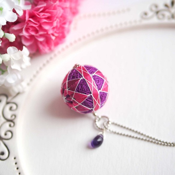 葡萄色の菊かがり手まりのネックレス 4枚目の画像