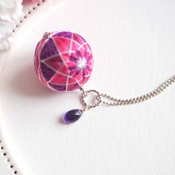 葡萄色の菊かがり手まりのネックレス 3枚目の画像