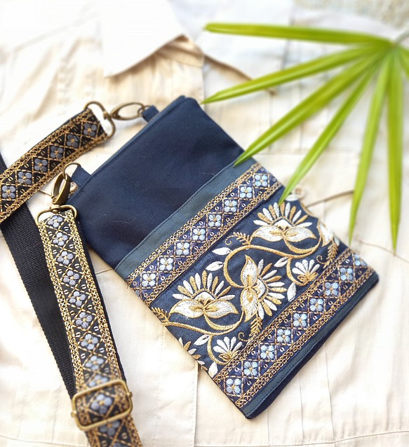 インド刺繍リボンのサコッシュ&ショルダーストラップ&ハンドストラップ2種類の4点セット(スマホポーチ・スマホショルダー) 1枚目の画像