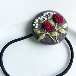花束刺繍のヘアゴム 1枚目の画像