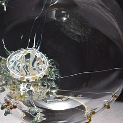ガラスのサンキャッチャーオーナメント雲丹球ブルーグリーン（アリストテレスの提灯入り） 1枚目の画像