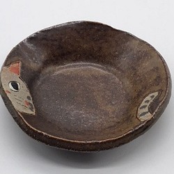 557-0044　和陶器 和モダン /丸豆皿(茶色ねこ) 1枚目の画像