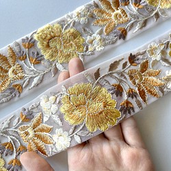 【50cm】インド刺繍リボン　ベージュxイエロー　チュール　FN464 1枚目の画像