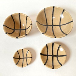 バスケットボールの器セット　ベージュ　陶器 1枚目の画像