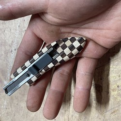 ギターの端材で作った木製ミニカッターナイフ 1枚目の画像