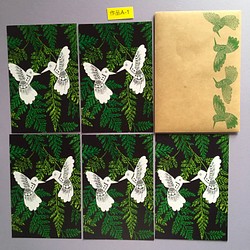 森で遊ぶレースの蜂鳥シリーズ2のポストカード 1枚目の画像