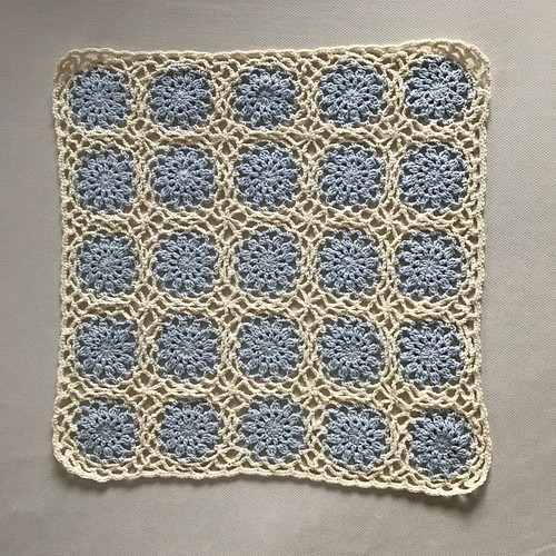 オーガニックコットン モチーフ編み かぎ針編みのマルチカバー