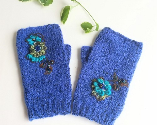 青のニットに毛糸刺繍のアームウォーマー 手袋・ミトン shi-ma 通販