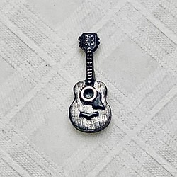 ピアス　アコースティックギター　ギター　片耳用 1枚目の画像