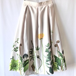 【桜色】「春の植物たち」ボタニカルアートのソフトプリーツスカート【後ろギャザースカート/ゴムウ 1枚目の画像