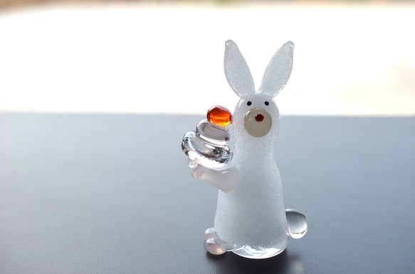 玻璃生肖兔年 2023（麻糬和兔） 第1張的照片