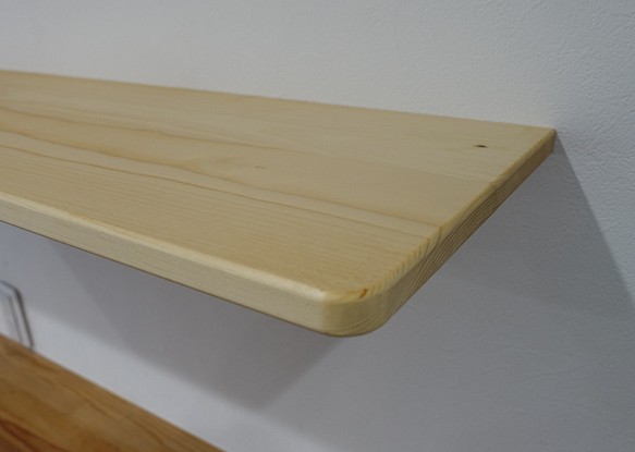 棚板　シェルフ　サイズオーダー　パイン無垢材　板目　クリアー材（ほとんど節がない）　オイルフィニッシュ・蜜蝋仕上げ 1枚目の画像