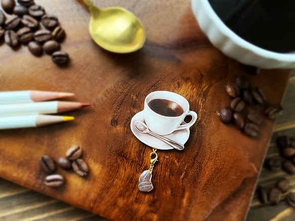 揺れるコーヒー豆チャーム付きコーヒーブローチ【受注生産】 1枚目の画像