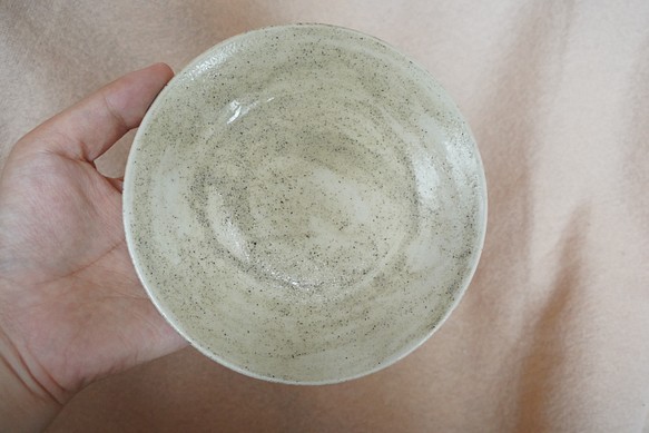 【免運費】陶瓷粉引小盤子 | 居家小果盤 | 手捏手作 | 禮物 第1張的照片