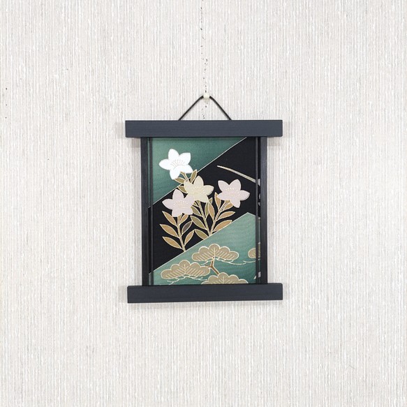 壁掛け　和風 かべ飾り　古布・秋模様 (桔梗と松)　NO.58 1枚目の画像