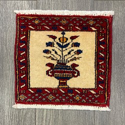 約30cm角パキスタン手織り絨毯　ミニラグ　ディスプレイにも 1枚目の画像
