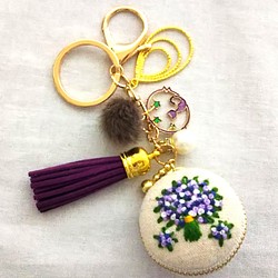 小花の花束刺繍のマカロンポーチキーホルダー キーリング アトリエ