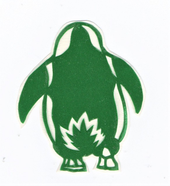 切り絵ペンギンステッカー「一言も語らず、立ち去るマゼランペンギン」 1枚目の画像