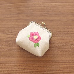 聖誕玫瑰刺繡搭扣迷你小袋手工刺繡縫製 第1張的照片