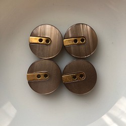 アンティーク ボタン 4個　ビンテージ 昭和 レトロ 個性的 ハンドメイド素材 ベージュ　ゴールド　ポップ アクセ 1枚目の画像