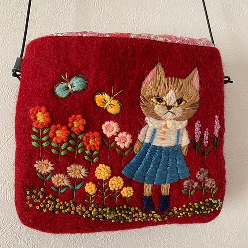 猫さんのお散歩刺繍 羊毛フェルト生地のポーチ www.sudouestprimeurs.fr