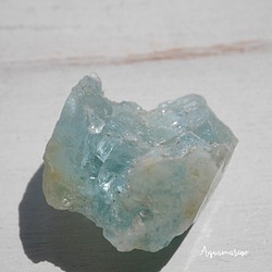 天然石アクアマリン約11g最大幅約30ｍm(ブラジル産)結晶原石鉱物ちょこっと虹入りラフ[aqm-221022-01] 1枚目の画像