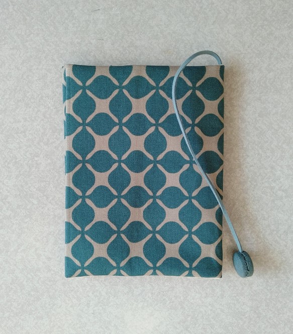 布のブックカバー(幾何学模様） 1枚目の画像
