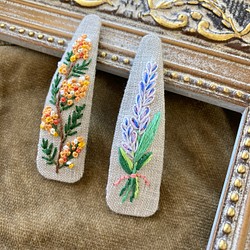 手刺繍ヘアピン ラベンダー　lavender　ぱっちんどめ 1枚目の画像