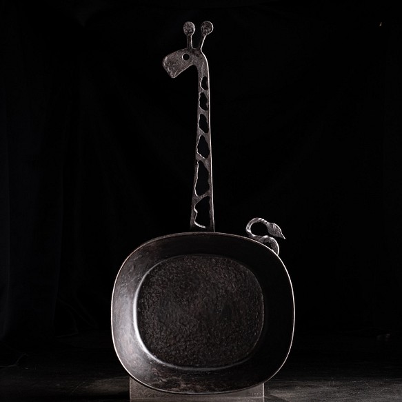 鍛冶の季 鉄のフライパン 楕円型 キリンハンドル 3.2mm厚 1枚目の画像