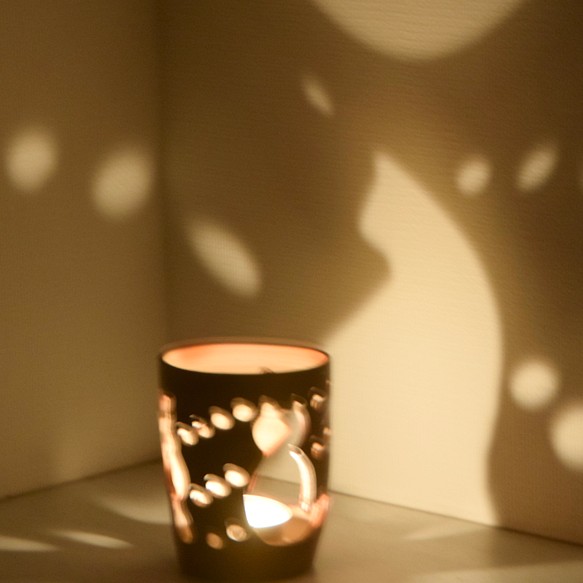 陶器 猫キャンドルホルダー 送料無料 1枚目の画像