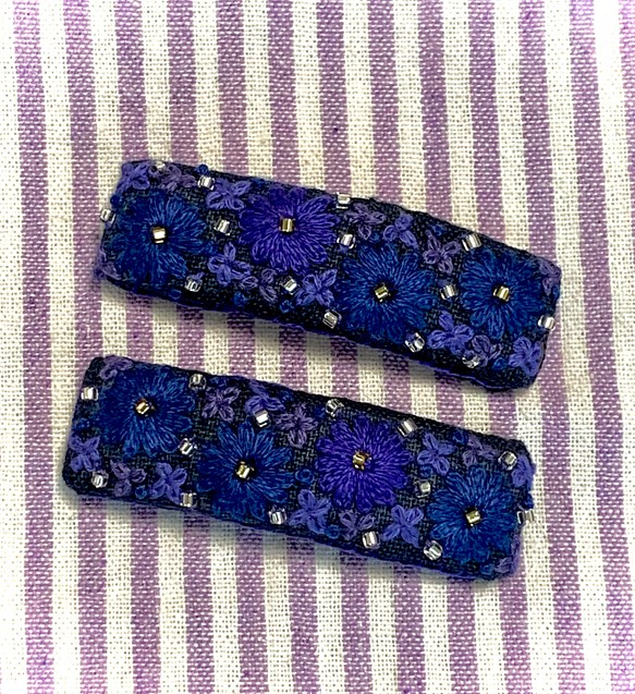 刺繍ぱっちんどめ　2個セット　紫の花 1枚目の画像