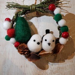 クリスマスリース 　羊毛フェルト シマエナガクリスマスリース　f00084 1枚目の画像