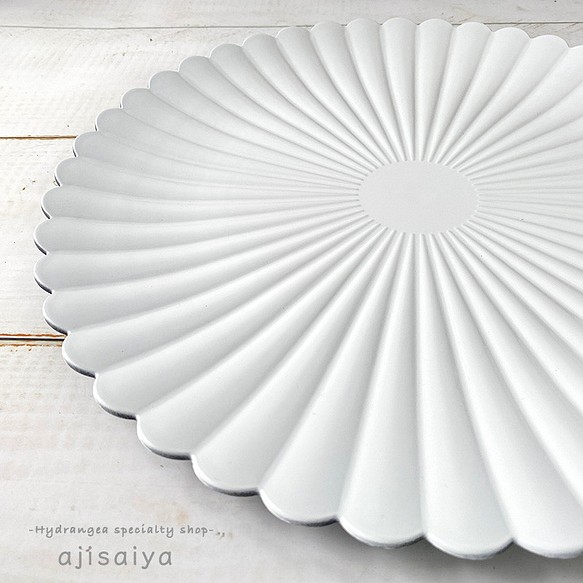 大型ディスプレイプレート　輪花　ホワイト　 1枚目の画像