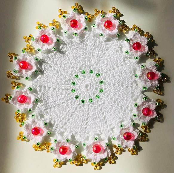 【再販】NOKOのカラフルレース編み 立体小花のモチーフドイリーC（16） 1枚目の画像
