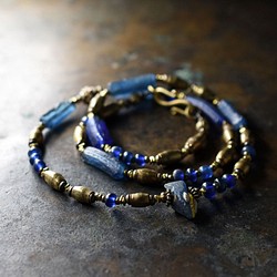 小鳥和羅馬玻璃，非洲黃銅，藍色古董珠項鍊 第1張的照片