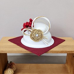 水引飾りの鏡餅・白茶　お正月の飾りに 1枚目の画像