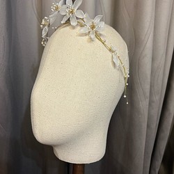 冒牌老闆娘 Kingboss塑片白花珍珠多變化頭飾組。C 第1張的照片