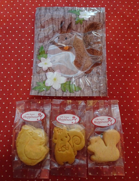 エゾリス柄ジッパーバッグにリスの形のクッキー３袋♪ 1枚目の画像