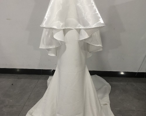ウエディングドレス オフホワイト マーメイドライン ショートトレーンウェディングドレス