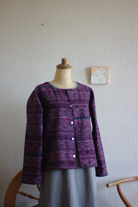 久留米絣の長袖カーディガン　赤紫色重ねの絣 1枚目の画像