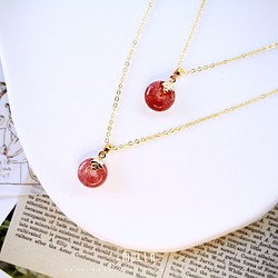 Molla 大婁空圓櫻桃紅草莓水晶項鍊（手工訂製-可調式項鍊） 第1張的照片