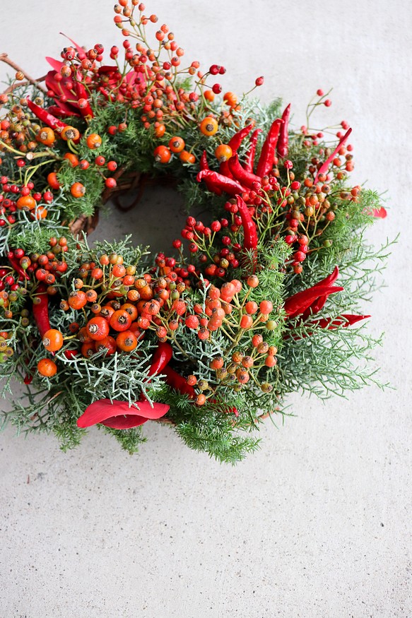 赤い実　クリスマスリース　 S　フレッシュ　生花　サンキライ　バラの実　モミ　針葉樹