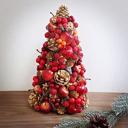 A4 りんごとベリーとゴールドの松ぼっくりのクリスマスツリー 1枚目の画像