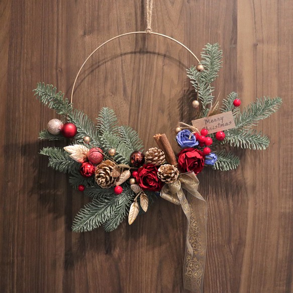 【クリスマス】バラと木の実、シナモンのワイヤーリース 1枚目の画像