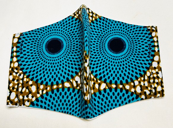 立体マスク・カバー　アフリカンプリント　キテンゲ　臈纈染　からし色✖️ターコイズ　渦巻き　1点もの 1枚目の画像