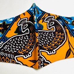 立体マスク・カバー　アフリカンプリント　キテンゲ　臈纈染　スカイブルー✖️オレンジ　鳥柄　1点もの 1枚目の画像