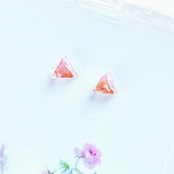 ピンク螺鈿トライアングルピアスイヤリング【1590】 1枚目の画像