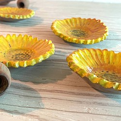 暖陽向日葵醬碟筷架_陶器筷架 第1張的照片